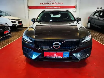 Second-hand Volvo V60 Momentum 163 CP (119 kW) 2022 Gri Break