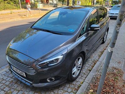 Grau Gebraucht 2017 Ford S-MAX S Van / Kleinbus | 13.000 € (Guter Preis)