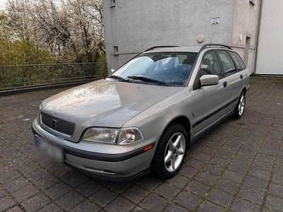 Second-hand Volvo V40 116 CP (85 kW) 1998 Argintiu Break
