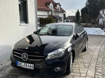 Gebraucht Mercedes A180 109 PS (80 kW) 2015 Schwarz Kleinwagen