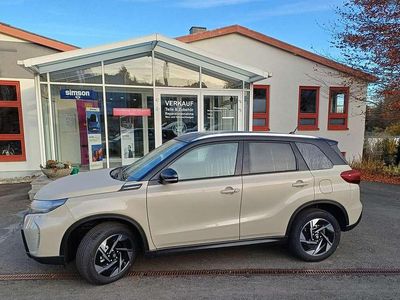 Neu Suzuki Vitara Comfort+ 129 PS (94 kW) 2025 Savannah/cosmic black SUV