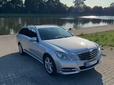 Gebraucht Mercedes E220 Avantgarde 170 PS (125 kW) 2012 Silber Limousine