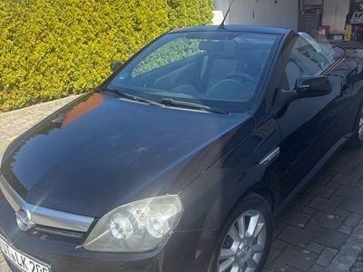 Second-hand Opel Tigra 125 CP (91 kW) 2004 Negru Cabrio