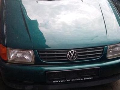 Second-hand VW Polo 52 CP (38 kW) 1996 Verde Hatchback