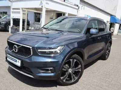 Gebraucht Volvo XC40 Momentum 163 PS (119 kW) 2021 Denim blue / metallic SUV