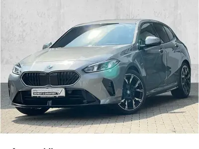 Gebraucht BMW 120 M Sport 163 PS (119 kW) 2025 Skyscraper grau Kleinwagen