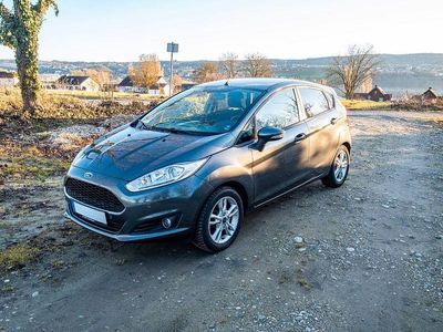 Gebraucht Ford Fiesta Celebration 82 PS (60 kW) 2016 Grau Limousine