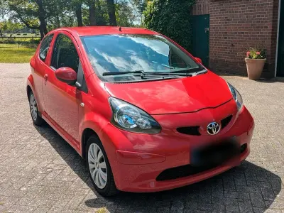 Gebraucht Toyota Aygo 67 PS (49 kW) 2006 Rot Kleinwagen