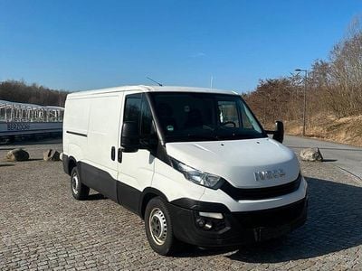 Gebraucht Iveco Daily 180 PS (132 kW) 2017 Weiß Van / Kleinbus