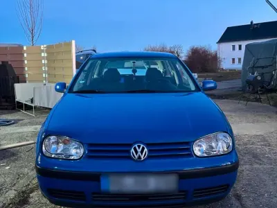 Gebraucht VW Golf VII 101 PS (74 kW) 2021 Blau Kleinwagen