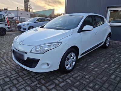 Gebraucht Renault Mégane Authentique 101 PS (74 kW) 2009 Weiß Limousine