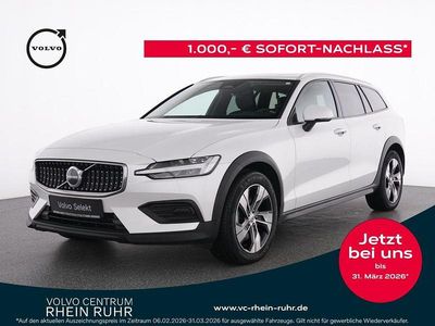Weiß Gebraucht 2023 Volvo V60 CC Plus Kombi | 34.850 € (Fairer Preis)