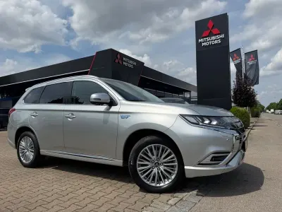 Gebraucht Mitsubishi Outlander P-HEV Plus 135 PS (99 kW) 2020 Silber SUV