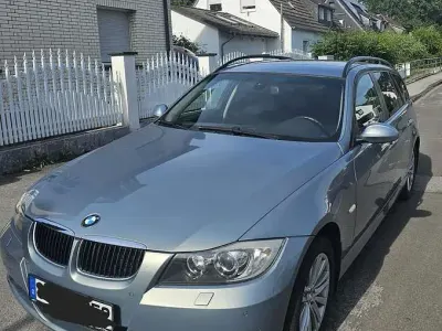 Gebraucht BMW 320 163 PS (119 kW) 2007 Grau Kombi