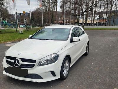 Weiß Gebraucht 2016 Mercedes A180 Limousine | 9.900 € (Teuer)