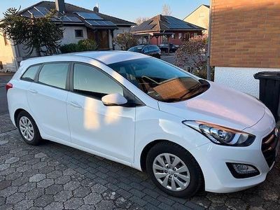Gebraucht Hyundai i30 Style 110 PS (80 kW) 2017 Weiß Kombi