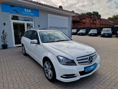 Gebraucht Mercedes C180 156 PS (114 kW) 2014 Weiß Limousine
