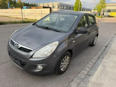 Gebraucht Hyundai i20 Comfort 77 PS (56 kW) 2012 Grau Kleinwagen