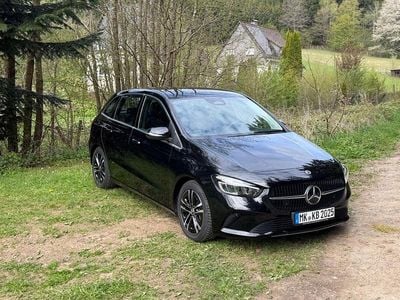 Second-hand Mercedes B180 136 CP (100 kW) 2023 Negru Monovolum