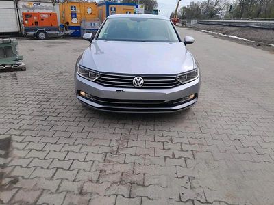 Gebraucht VW Passat Comfortline 150 PS (110 kW) 2018 Grau Limousine