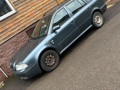 Grau Gebraucht 2003 Skoda Octavia Kombi | 1.800 € (Fairer Preis)