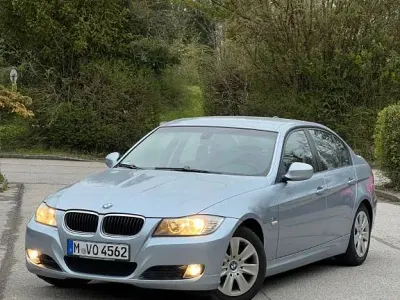 Gebraucht BMW 320 170 PS (125 kW) 2009 Blau Limousine