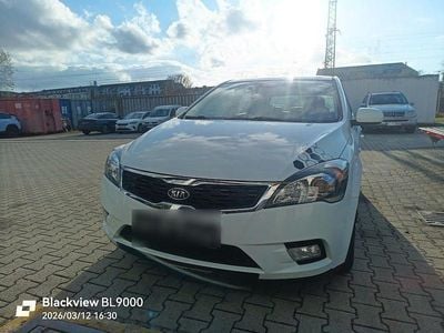 Gebraucht Kia Ceed 105 PS (77 kW) 2012 Weiß Kleinwagen