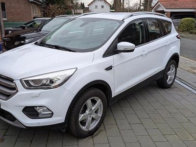Weiß Gebraucht 2017 Ford Kuga Cool & Connect SUV | 13.990 € (Teuer)