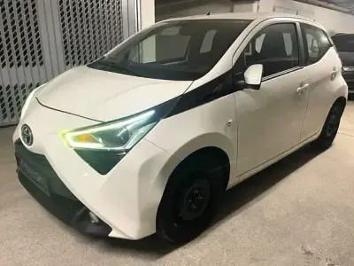 Gebraucht Toyota Aygo Connect Style 72 PS (52 kW) 2019 Weiss Kleinwagen