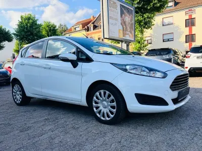 Gebraucht Ford Fiesta Trend 75 PS (55 kW) 2013 Weiß Limousine