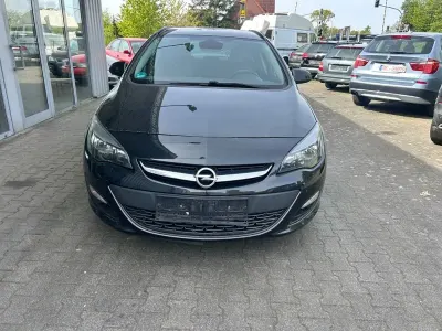 Usata Opel Astra Edition 136 CV (100 kW) 2014 Nero Station wagon