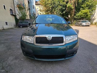 Grün Gebraucht 2007 Skoda Fabia Kleinwagen | 1.000 €