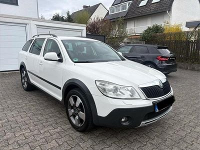 Gebraucht Skoda Octavia Scout Scout 4x4 140 PS (102 kW) 2013 Weiß Kombi