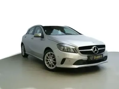 Gebraucht Mercedes A180 Urban 122 PS (89 kW) 2016 Silber Kleinwagen