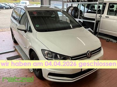 Gebraucht VW Touran Active 122 PS (89 kW) 2023 Weiß Van / Kleinbus