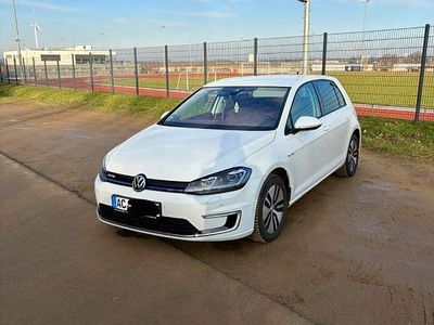Weiß Gebraucht 2018 VW Golf Limousine | 16.500 €