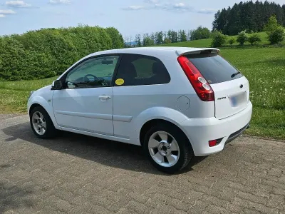 Gebraucht Ford Fiesta 80 PS (58 kW) 2008 Weiß Kleinwagen