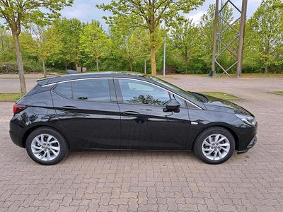 Używany Opel Astra Innovation 150 KM (110 kW) 2017 Czarny Sedan/Limuzyna