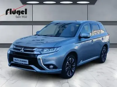 Begagnad Mitsubishi Outlander P-HEV Top 121 HK (88 kW) 2017 Grå SUV