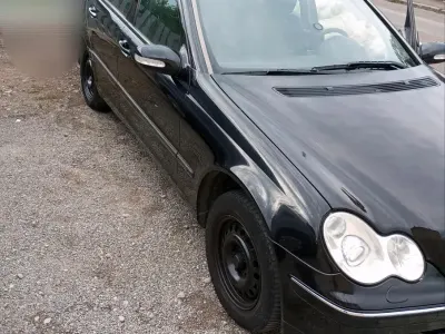 Second-hand Mercedes 200 161 CP (118 kW) 2003 Negru Break