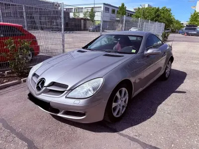 Usado Mercedes SLK280 231 HP (169 kW) 2005 Prateado Cabrios