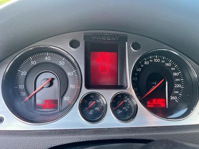 Gebraucht VW Passat 115 PS (84 kW) 2025 Grau Kombi