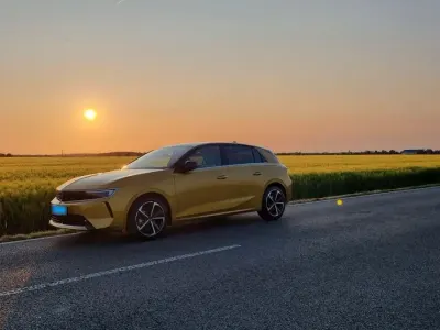 Gebraucht Opel Astra Business Elegance 131 PS (96 kW) 2023 Gelb Kleinwagen