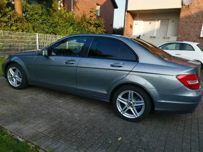 Gebraucht Mercedes C180 Elegance 156 PS (114 kW) 2011 Grau Limousine
