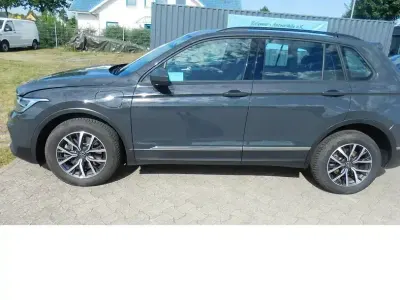 Gebraucht VW Tiguan Life 150 PS (110 kW) 2022 Grau SUV