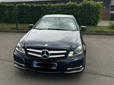 Gebraucht Mercedes C220 179 PS (131 kW) 2012 Weiß Coupé