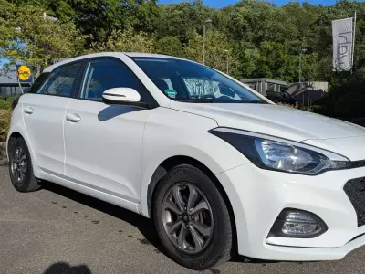 Gebraucht Hyundai i20 Trend 101 PS (74 kW) 2019 Weiß Kleinwagen