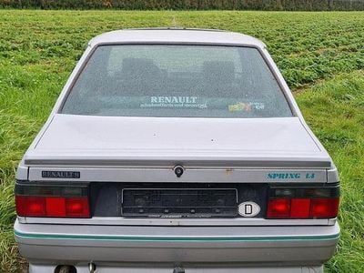 Silber Gebraucht 1986 Renault R9 Limousine | 1.700 €