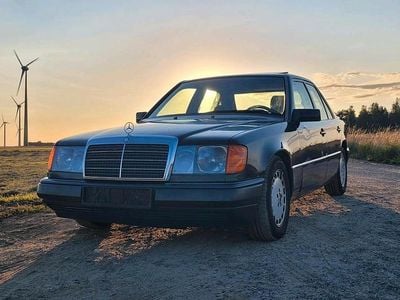Blau Gebraucht 1991 Mercedes E260 Limousine | 5.700 €