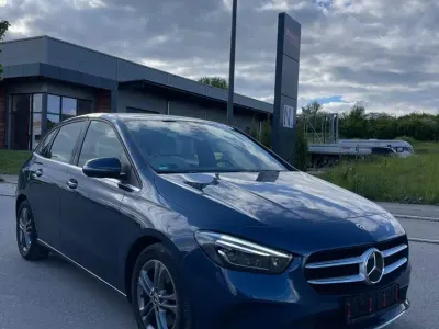 Gebraucht Mercedes B220 190 PS (139 kW) 2019 Blau Kleinwagen